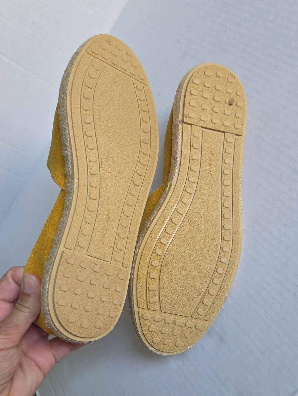 N/A comfortable yellow